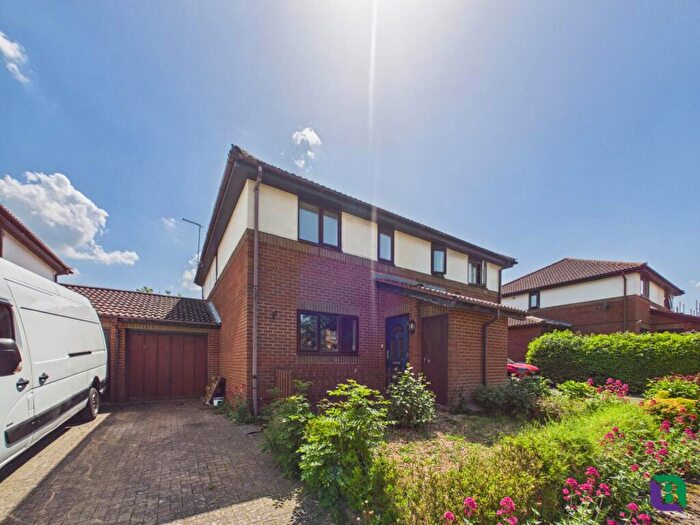 3 Bedroom Semi-Detached House To Rent In Dunchurch Dale, Milton Keynes, MK7
