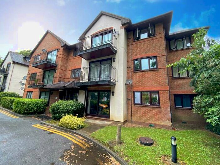 Houses for sale & to rent in HA7 3GG, GLENTHORPE GARDENS, Stanmore Park