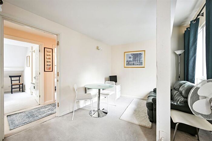 2 Bedroom Flat To Rent In Priory House, Friar Street, London, EC4V