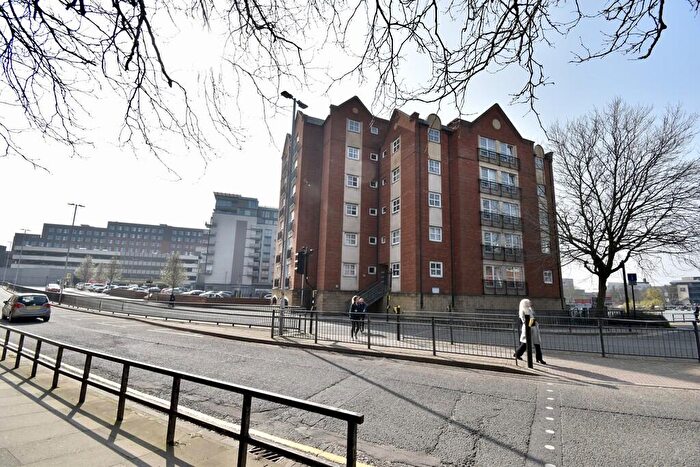 2 Bedroom Apartment For Sale In Grantavon House, Brayford Wharf East, Lincoln, LN5