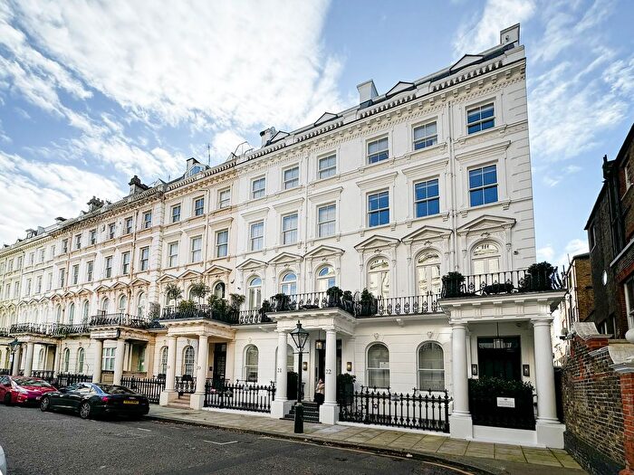 4 Bedroom Flat To Rent In Prince Of Wales Terrace, London, W8