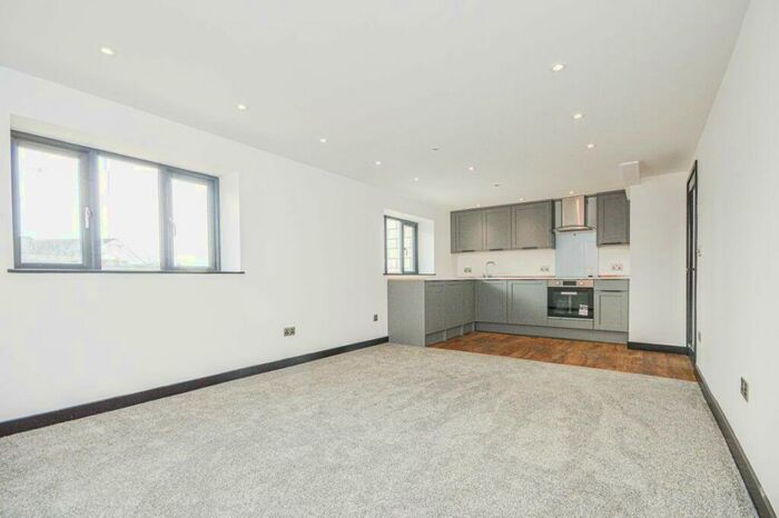 2 Bedroom Flat To Rent In Regent Street, Town Centre, Swindon, SN1