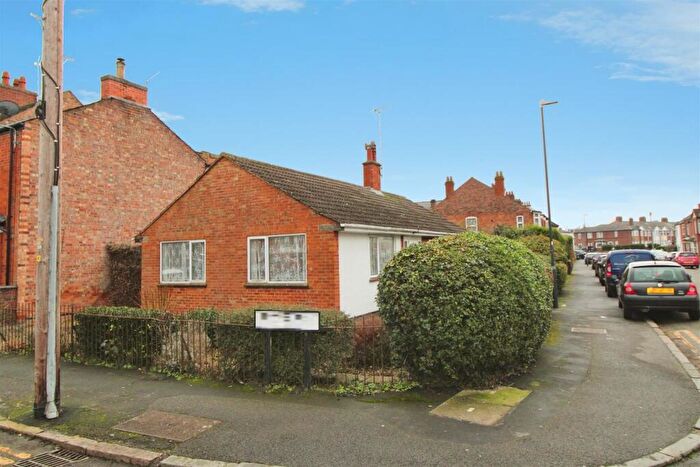 2 Bedroom Detached Bungalow To Rent In Cromwell Road, Rugby, CV22