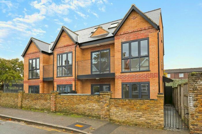 2 Bedroom Flat To Rent In Flat, Lyveden Road, Tooting, SW17