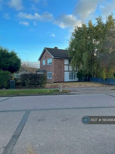 2 Bedroom Semi-Detached House To Rent In Oakwood Hill, Loughton, IG10