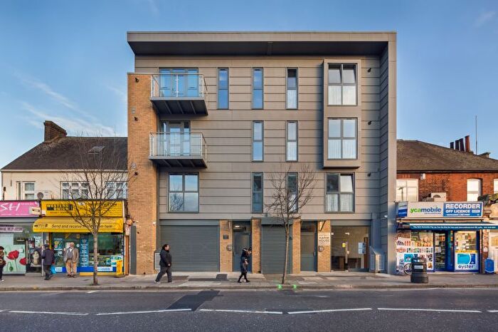 1 Bedroom Flat To Rent In Goodmayes Road, Goodmayes, - Studio, IG3