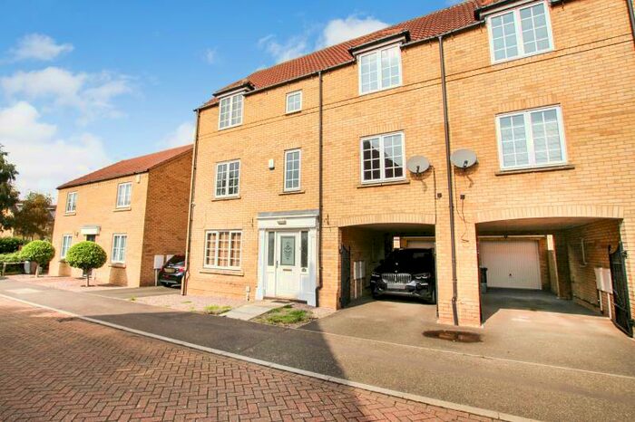 5 Bedroom Semi-Detached House To Rent In Crystal Drive, Peterborough, PE2