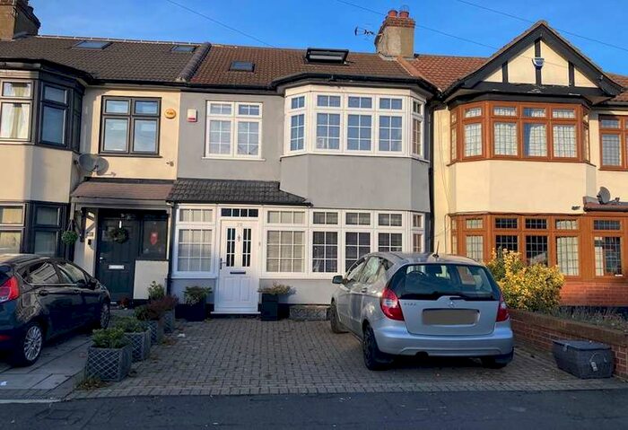 5 Bedroom Terraced House To Rent In Cecil Avenue, Hornchurch, RM11