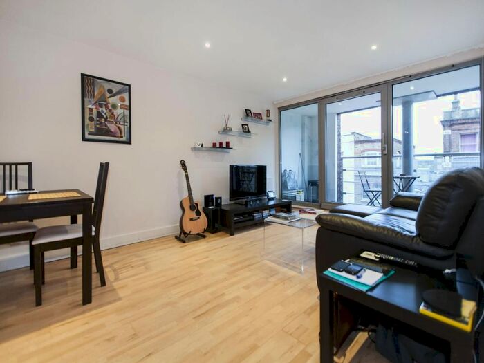 2 Bedroom Flat To Rent In Maple Building, Borough High Street, London Bridge, London, SE1