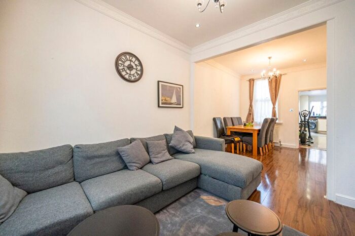 3 Bedroom Terraced House To Rent In New City Road, Plaistow, London, E13