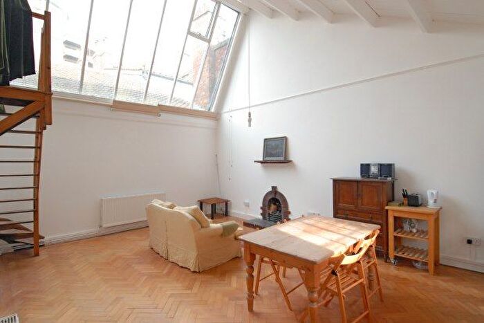 2 Bedroom Flat To Rent In - Fulham Road, London, SW6