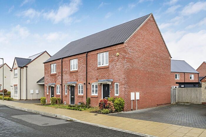 2 Bedroom End Terrace House For Sale In Richmond Road, Bicester, OX26