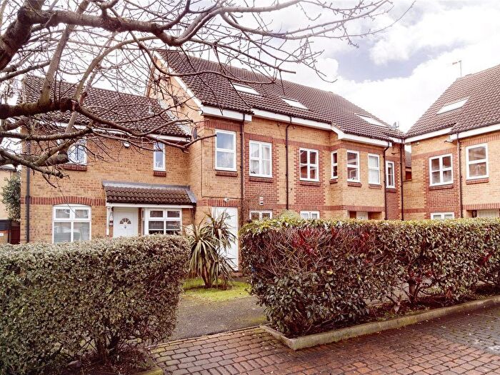1 Bedroom Flat To Rent In Bushwood Drive, London, SE1