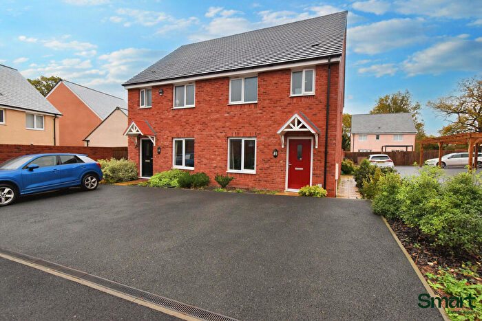 3 Bedroom Semi Detached House For Sale In Barton Close, Exeter, EX5