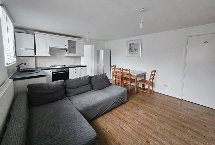 2 Bedroom Flat To Rent In Strathville Road, Earlsfield, Wandsworth, SW18