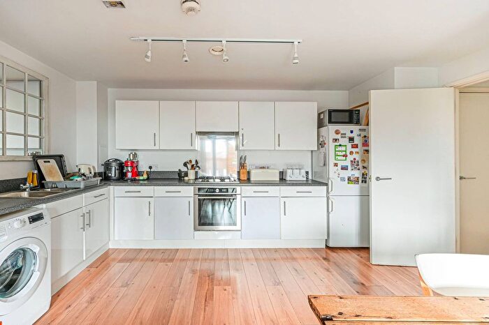 2 Bedroom Flat To Rent In Schoolhouse Lane, Limehouse, London, E1W