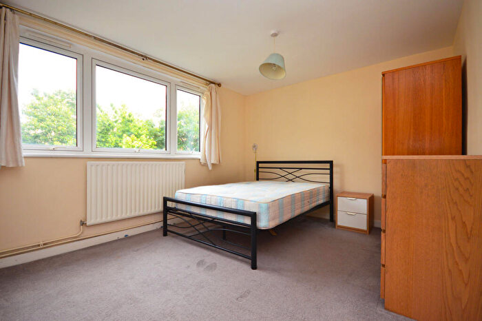 2 Bedroom Flat To Rent In John McDonald House, Canary Wharf, E14