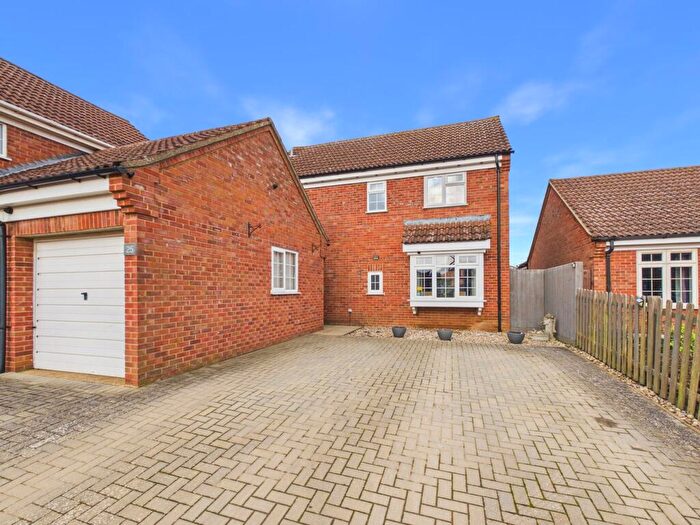3 Bedroom Detached House For Sale In The Paddocks, Potton, Sandy, SG19