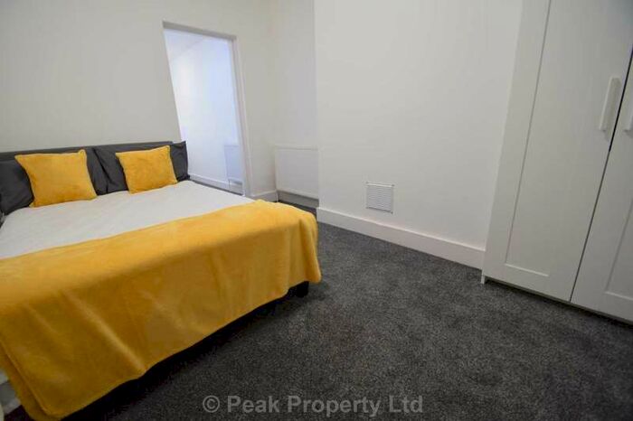 1 Bedroom House To Rent In 4 Rooms Available In This 5 Bedroom Student House Share - Room 2 - Napier Ave, Southend On Sea, SS1
