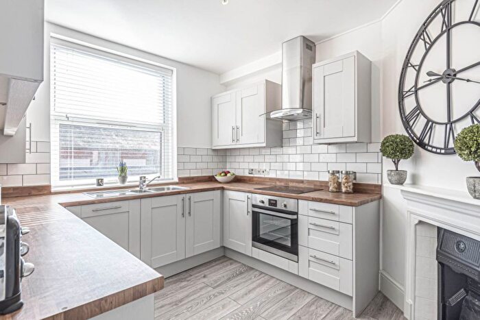 1 Bedroom Flat To Rent In Reading Road, Henley On Thames, RG9