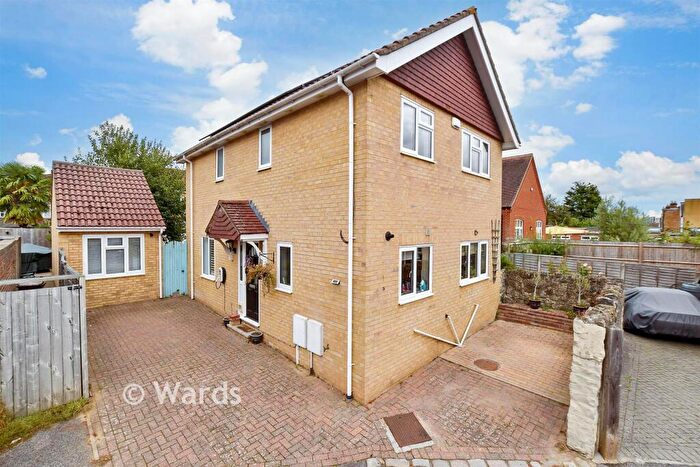 3 Bedroom Detached House For Sale In Bower Lane, Maidstone, Kent, ME16