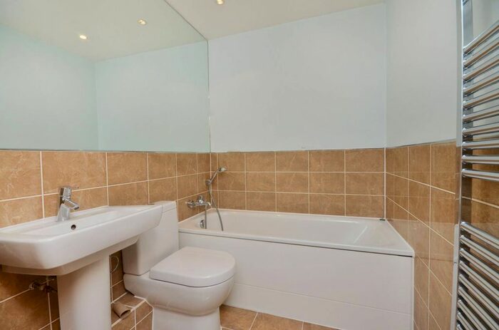 2 Bedroom Flat To Rent In Kingfield Road, Old Woking, Woking, GU22