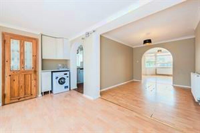 3 Bedroom Semi-Detached House To Rent In Hangleton Road, Hove, BN3