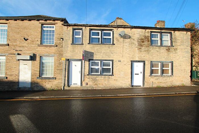 2 Bedroom Cottage To Rent In Town Gate, Wyke, Bradford, BD12