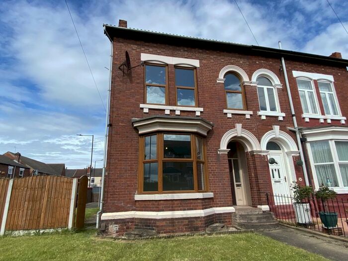 5 Bedroom House To Rent In Queens Road, Doncaster, DN1