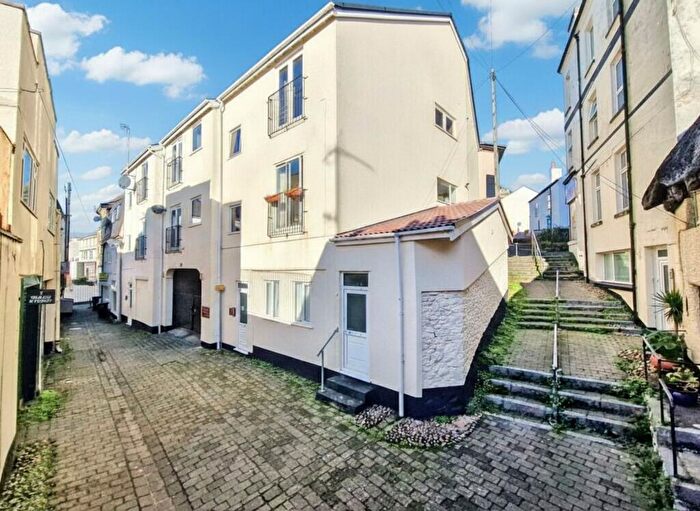 2 Bedroom Flat For Sale In Beach Street, Dawlish, EX7