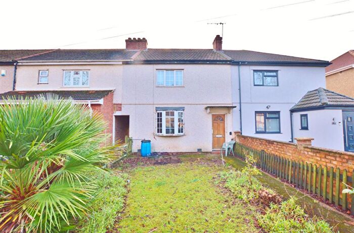3 Bedroom Property For Sale In Northern Road, Slough, SL2