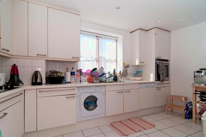 2 Bedroom Flat For Sale In Manbre Road, London, W6
