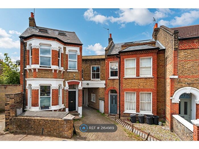 1 Bedroom Flat To Rent In Dingwall Road, London, SW18