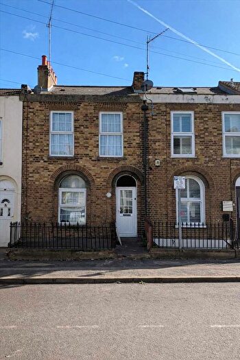 3 Bedroom Terraced House To Rent In Wellington Street, Gravesend, DA12