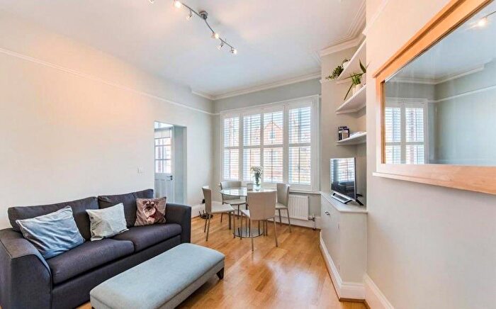 2 Bedroom Apartment To Rent In Melcombe Place, Marylebone, London, NW1