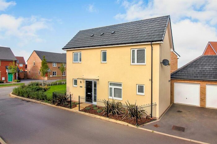 3 Bedroom Detached House To Rent In Berryfields, Aylesbury, HP18