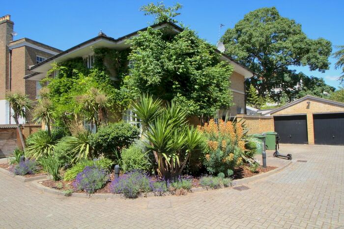 4 Bedroom Detached House To Rent In Shaftsbury Mews, Clapham, SW4