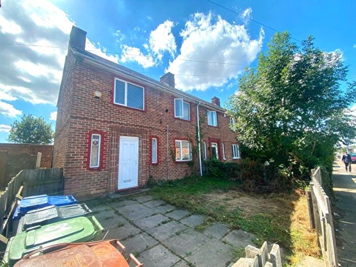 3 Bedroom End Of Terrace House To Rent In Crosby Road, Grimsby, DN33