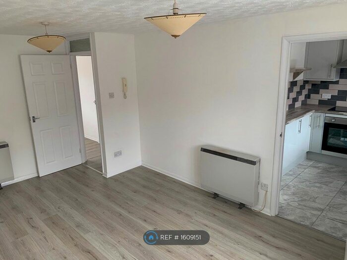 2 Bedroom Flat To Rent In Mill Road, Wellingborough, NN8