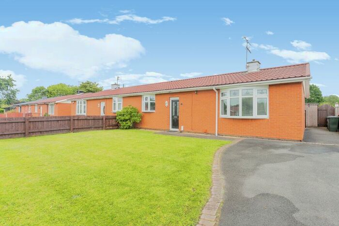 3 Bedroom Bungalow For Sale In Hillside Drive, Ellesmere Port, Cheshire, CH66