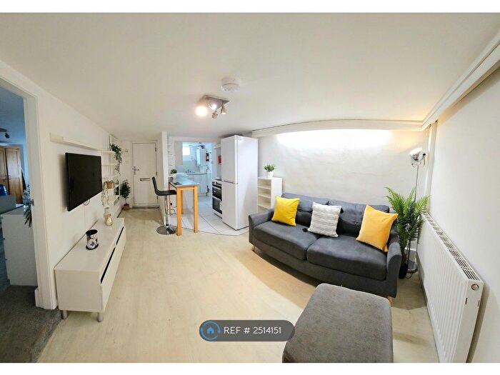 2 Bedroom Flat To Rent In Hartington Road, Manchester, M21