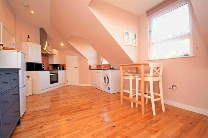 1 Bedroom Flat To Rent In St. Johns Road, Isleworth, TW7