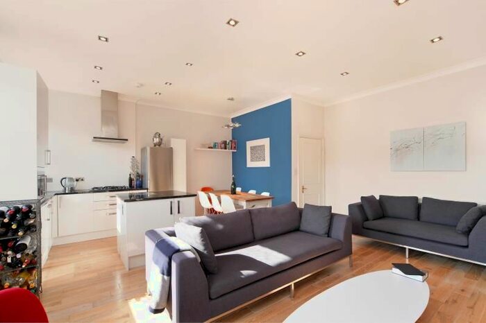 2 Bedroom Flat To Rent In Rosary Gardens, South Kensington, London, SW7