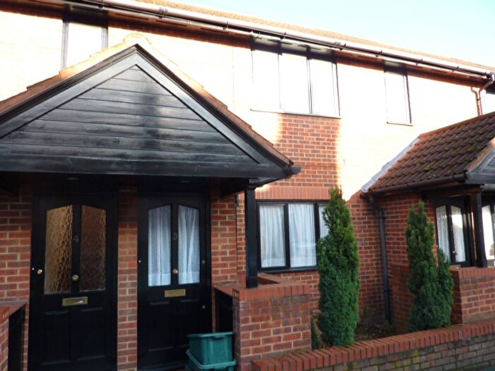 1 Bedroom Flat To Rent In Copsewood Road, Watford, WD24