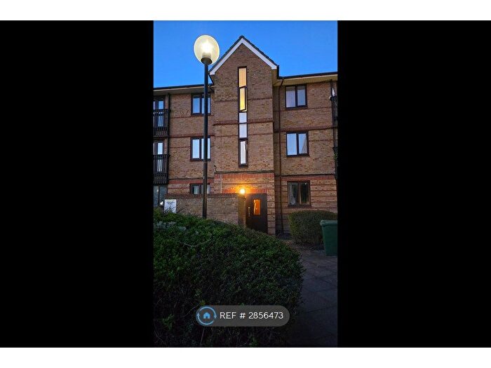 1 Bedroom Flat To Rent In Chopwell Close, London, E15