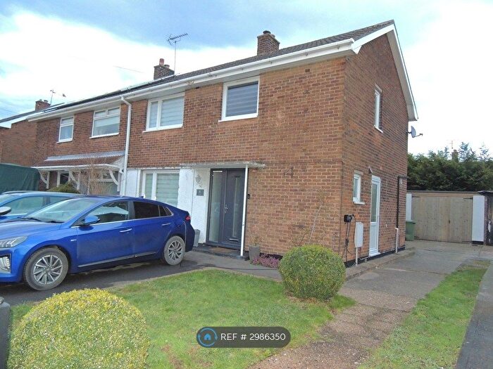 3 Bedroom Semi-Detached House To Rent In Greenway, Mansfield, NG19