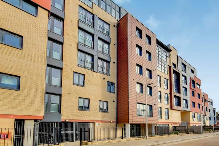 Studio To Rent In Bramley Crescent, Ilford, IG2