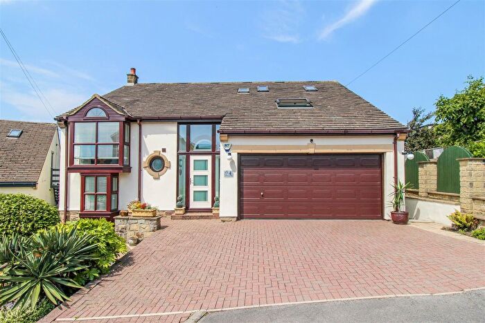 4 Bedroom Detached House For Sale In The Highlands, Ossett, WF5