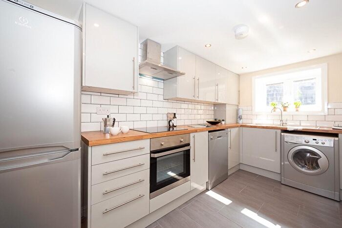 2 Bedroom Apartment To Rent In Flat Victoria Road, Headingley, Leeds, LS6