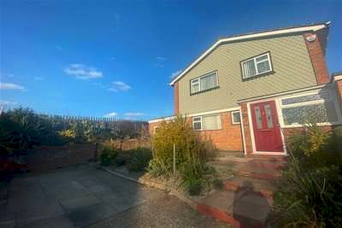 3 Bedroom House To Rent In Pepsal End - SG2